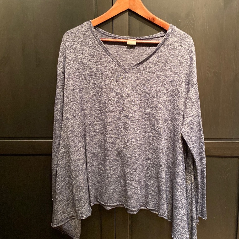 Hollister high/low top size M/L